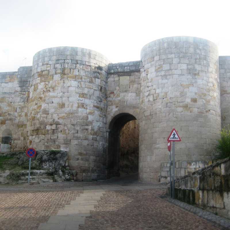 Palais et porte  de DoÃ±a Urraca